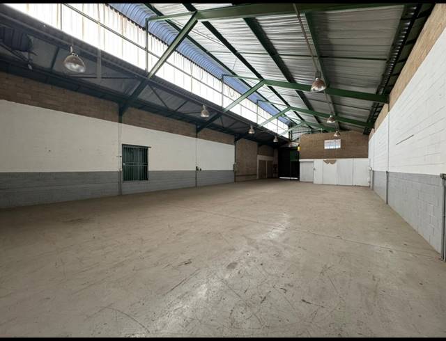400M² WAREHOUSE TO LET IN ROBERTVILLE